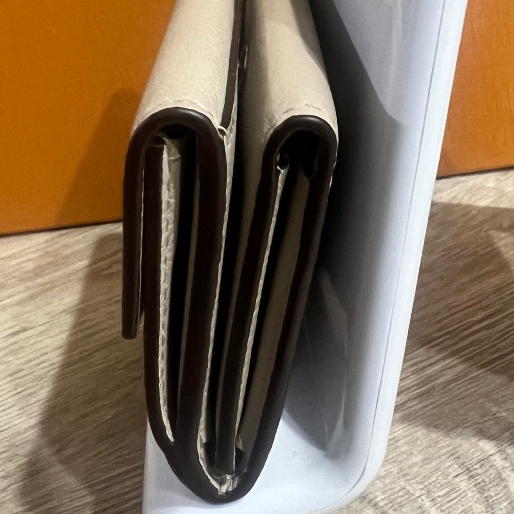 Louis Vuitton Portefeuille Trifold, LIKE NEW, Microchipped w/ COA - Picture 5 of 16